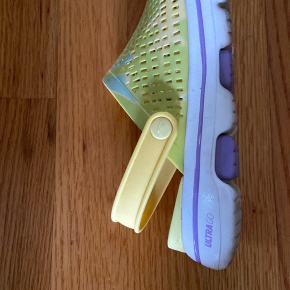 Skechers “Cali Gear Ultra Go Walk Foamies Psychedelic” Slip On Clogs - Picture 7 of 11